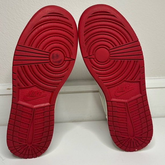 Air Jordan 1 mid ‘Hare Jordan’ GS Kids size 6Y, Women’s size 8 - Picture 6 of 9